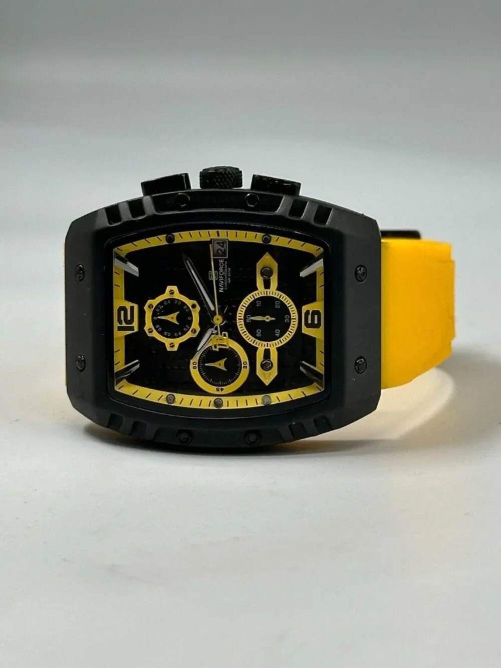 Naviforce Chronograph Watch Mens 42MM Black Yellow New Battery 10